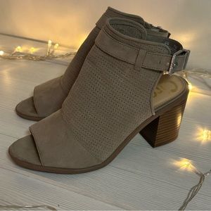 CIRCUS by Sam elderman grey booties